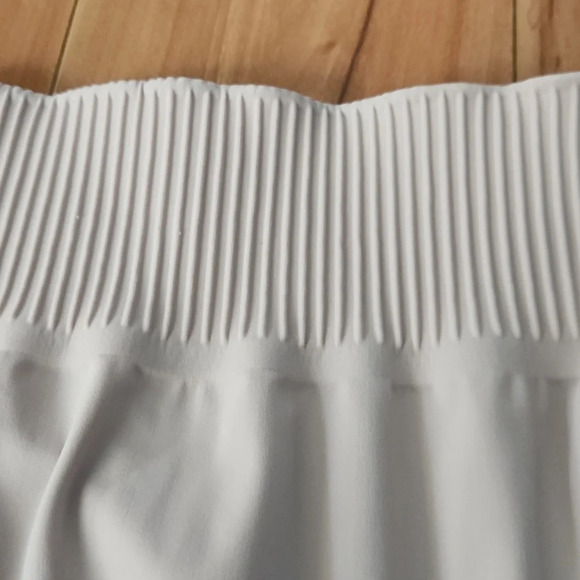 Athleta Cosmic hi-low knee - high beige skirt  size Medium - Picture 4 of 8